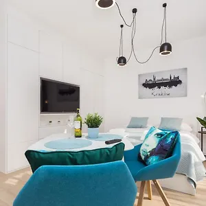 Apartment Of The Kings - Smile